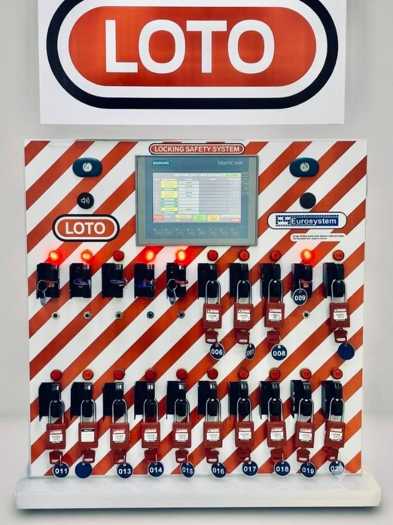 Armadio SmartLOTO con HMI Siemens e lucchetti numerati